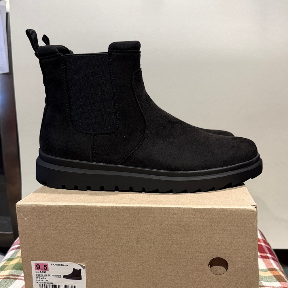 BACIA WOMENS ANKLE BOOTS SIZE 9.5 BRAND NEW